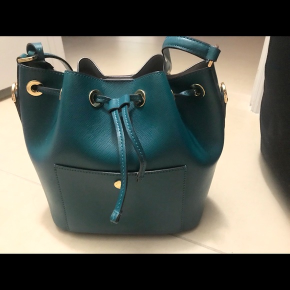 Michael Kors M SAFFIANO LEATHER BUCKET BAG - Picture 3 of 8